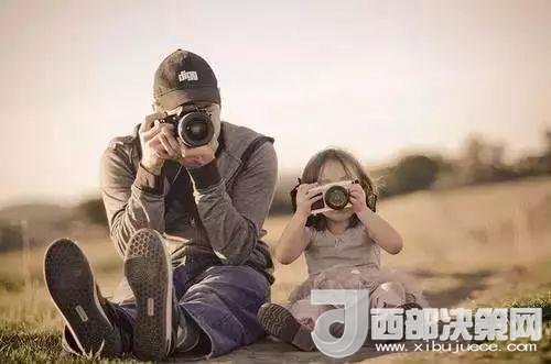 “曾子殺豬”故事在前，最近又有《父母說好考了90分就去看海，被爽約后女孩離家出走》新聞在后。父母如果自己的行為“打臉”了，又怎么能在孩子面前掌握教育的主動權(quán)。