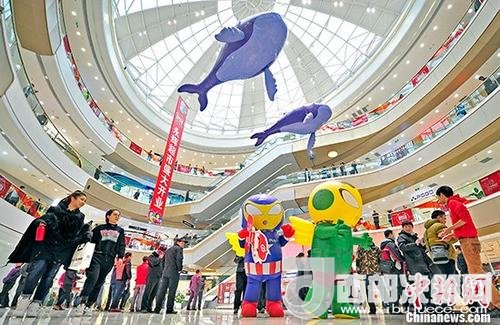 資料圖：購(gòu)物商場(chǎng)。 <a target='_blank' >中新社</a>記者 佟郁 攝