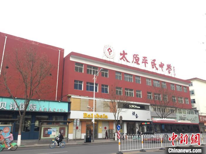 所有師生實行“日報告”“零報告”制度，確保開學后校園衛(wèi)生安全?！「呷鸱?攝