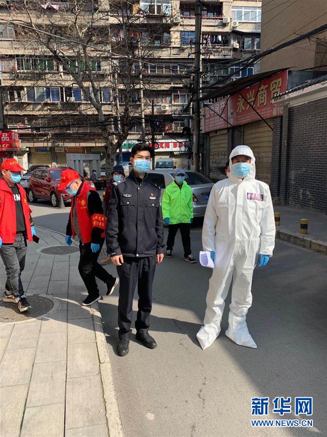 （習(xí)近平致敬的戰(zhàn)“疫”英雄·公安干警篇·圖文互動(dòng)）（6）他們，抗疫一線鑄警魂