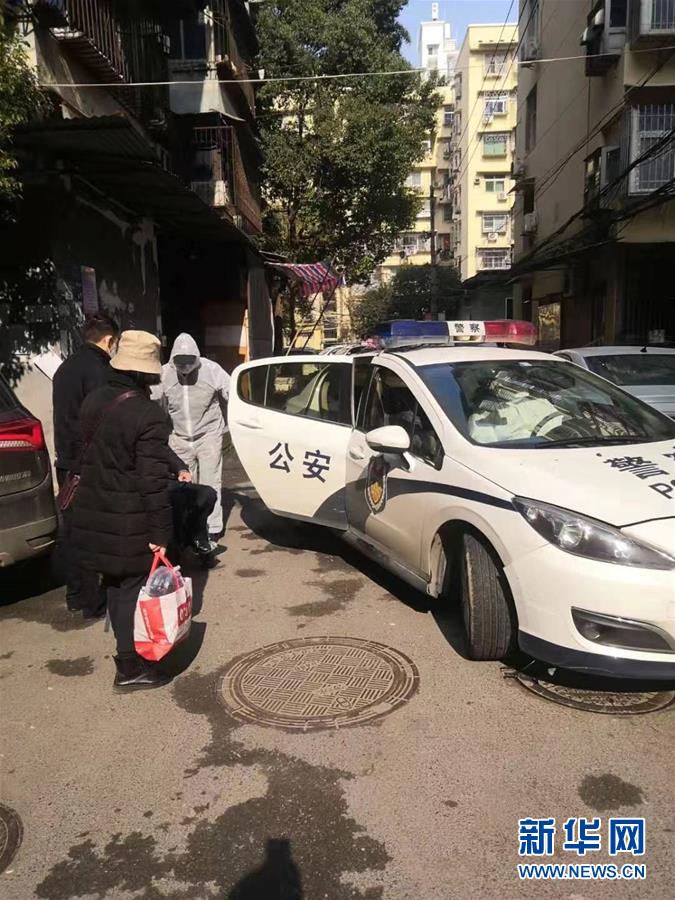 （習(xí)近平致敬的戰(zhàn)“疫”英雄·公安干警篇·圖文互動(dòng)）（5）他們，抗疫一線鑄警魂