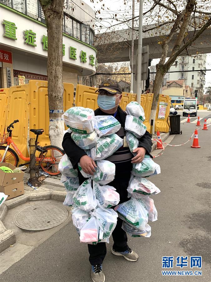 （新華全媒頭條·圖文互動(dòng)）（11）上下同心，守望相助——中國(guó)抗疫眾志成城的生動(dòng)實(shí)踐