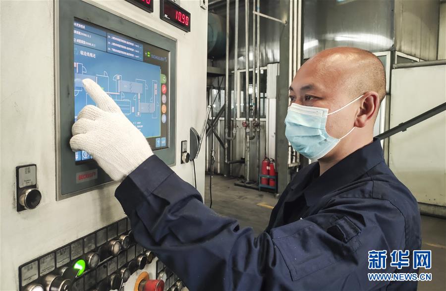 （在習近平新時代中國特色社會主義思想指引下——新時代新作為新篇章·習近平總書記關(guān)切事·圖文互動）（2）汗水的味道——記錄奮戰(zhàn)在復工復產(chǎn)一線的勞動者