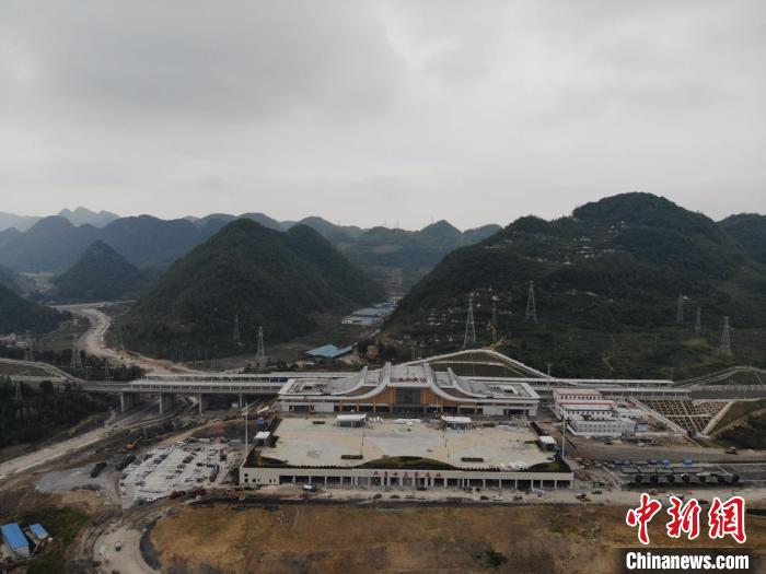 貴州省首條城際高速鐵路——安六鐵路開始聯(lián)調聯(lián)試。中國鐵路成都局集團公司供圖