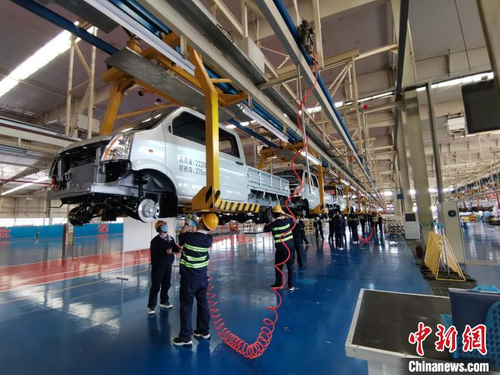 4月初，成功汽車(chē)全面復(fù)工復(fù)產(chǎn)。尤其是隨著疫情得到控制，該公司的生產(chǎn)力度也不斷加大?！「唢w 攝