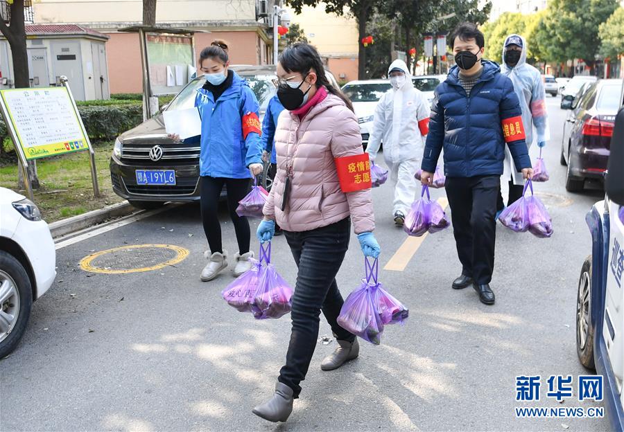 （新華全媒頭條·圖文互動）（10）“始終把人民群眾生命安全和身體健康放在第一位”——中國抗疫彰顯“生命至上、人民至上”理念