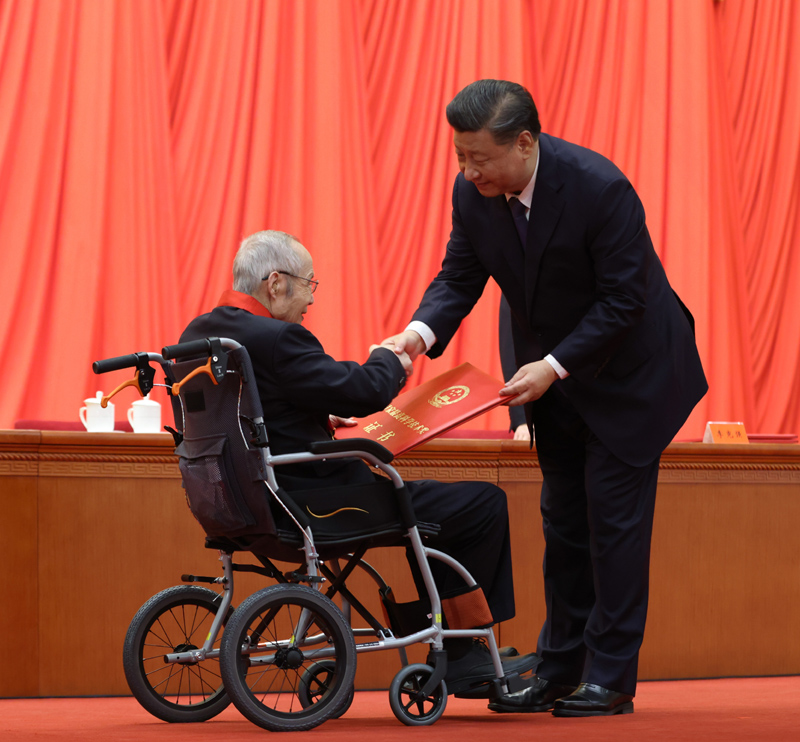 2021年11月3日，2020年度國(guó)家科學(xué)技術(shù)獎(jiǎng)勵(lì)大會(huì)上，習(xí)近平總書(shū)記向獲得2020年度國(guó)家最高科學(xué)技術(shù)獎(jiǎng)的中國(guó)航空工業(yè)集團(tuán)有限公司顧誦芬院士頒獎(jiǎng)。